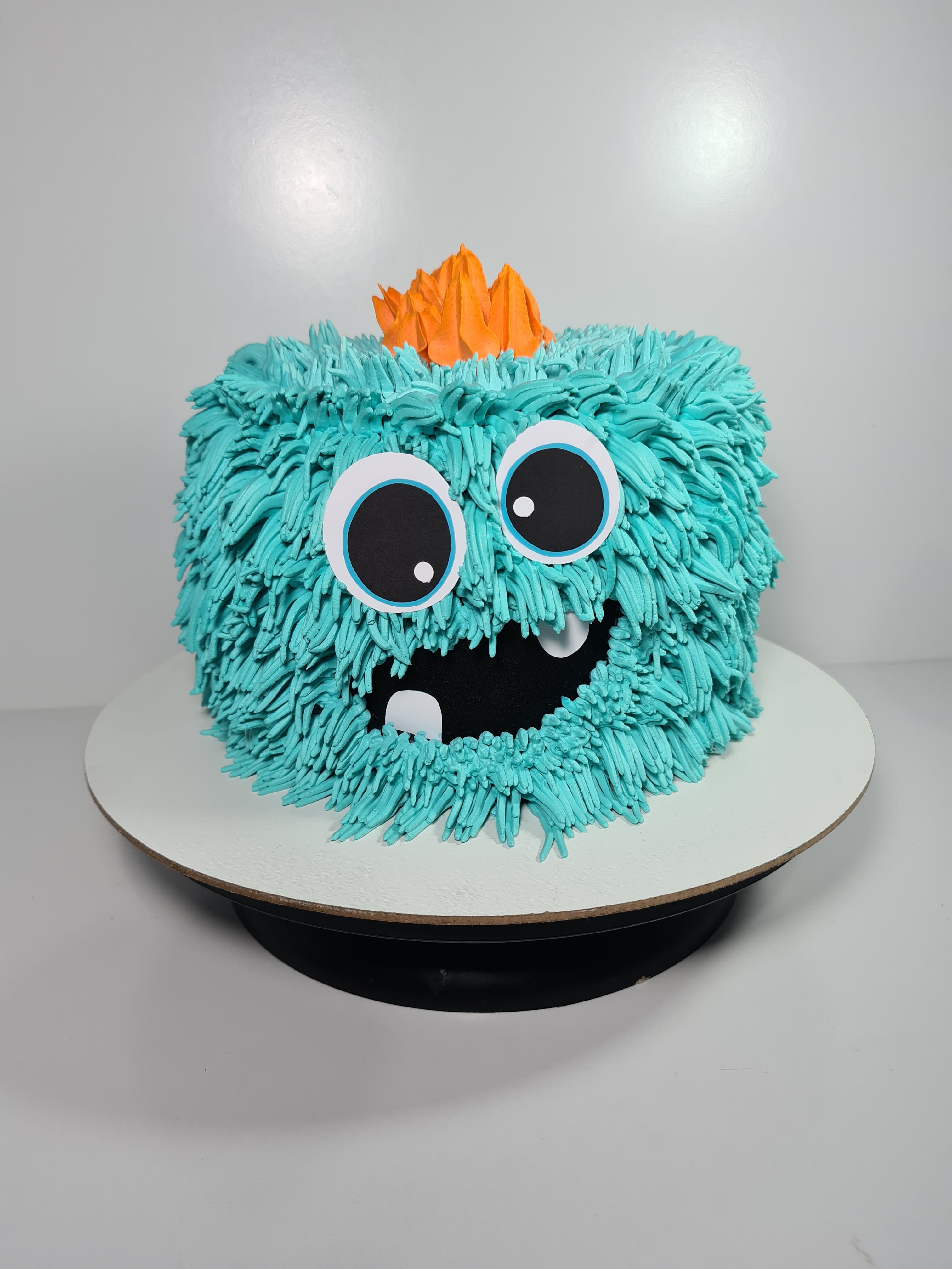Bolo monstro felpudo